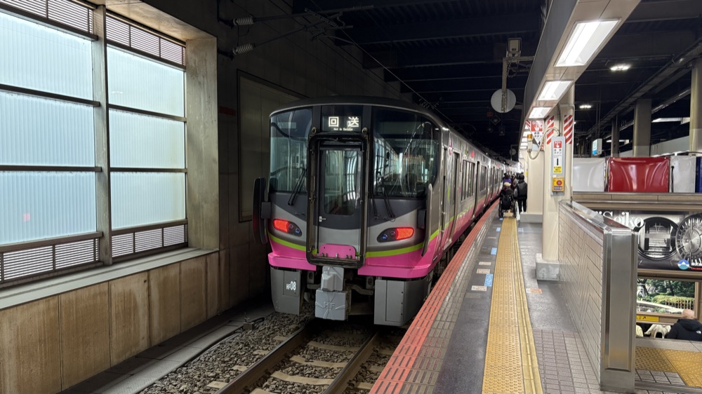 金沢駅に着いたIRいしかわ鉄道の車両